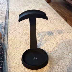 Black Headphone Stand